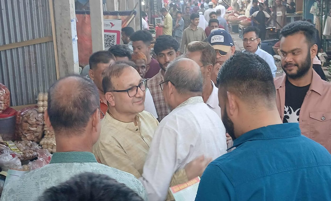 শান্তিগঞ্জের পাগলা বাজারে স্বতন্ত্র প্রার্থী  ব্যারিষ্টার আনোয়ার হোসেনের নির্বাচনী গণসংযোগ