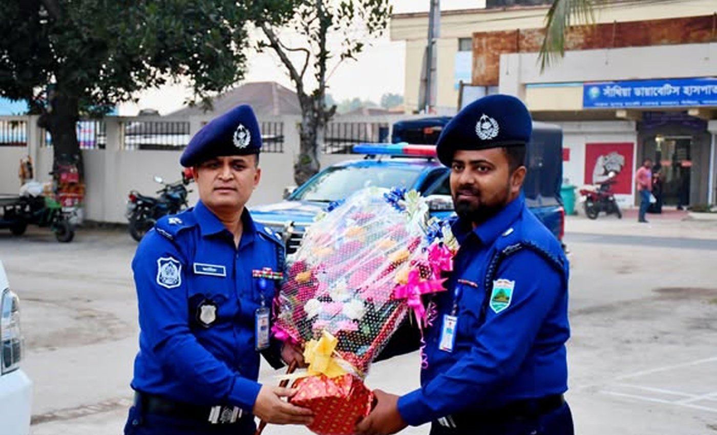 নবাগত পুলিশ সুপার, পাবনা মহোদয়ের সাথিয়া থানা আকস্মিক পরিদর্শন।