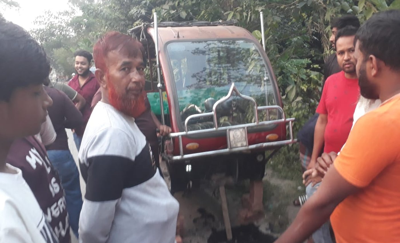 শ্রীনগরে অটো রিক্সা হোন্ডা মুখোমুখি সংঘর্ষ দুইজন যাত্রী আহত