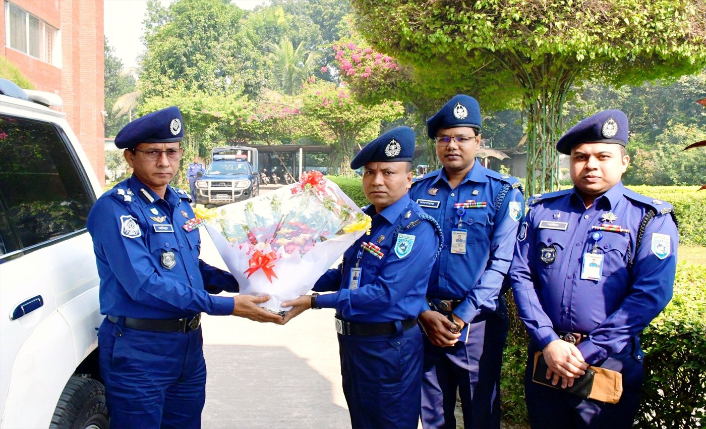 রংপুর রেঞ্জ ডিআইজি পরিদর্শন করলেন দিনাজপুর পুলিশ অফিস