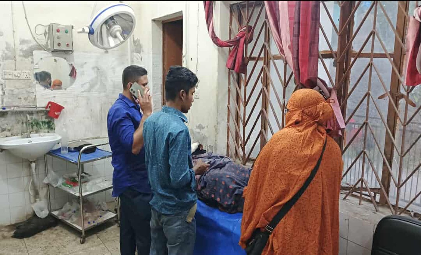 দুমকীতে সড়ক দুর্ঘটনায় পাঁচজন আহত, তিনজন গুরুতর আহত।