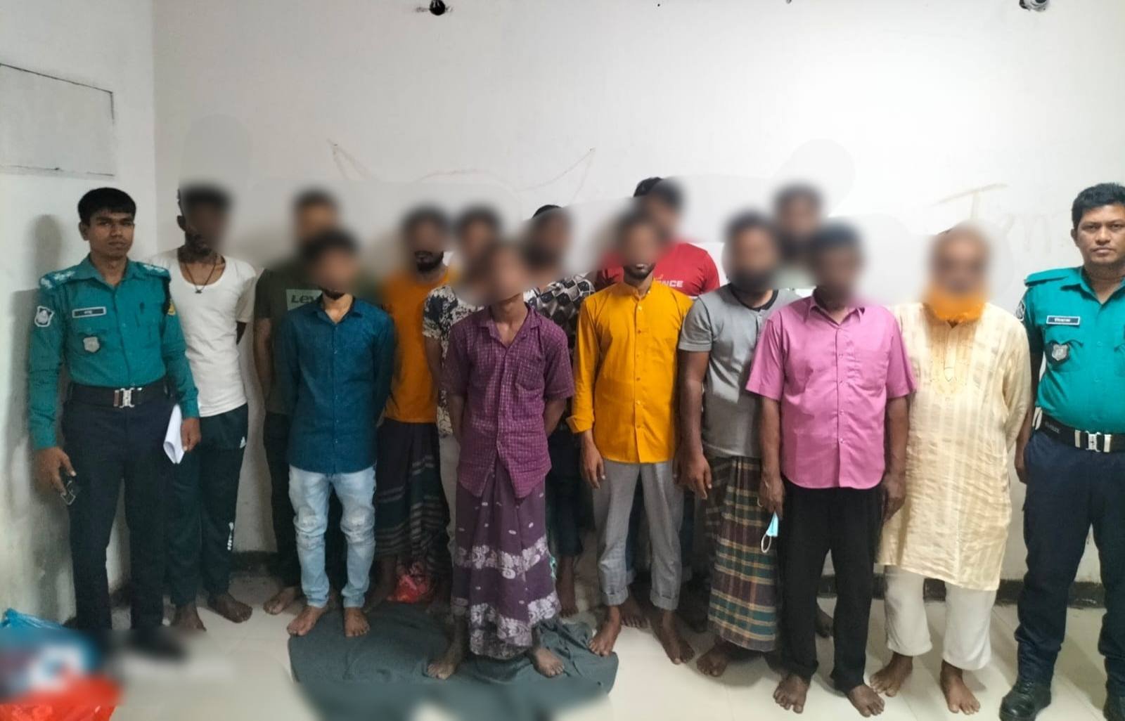 বিশেষ অভিযানে সাজা পরোয়ানাভুক্ত আসামিসহ বিভিন্ন অপরাধে জড়িত ৩৭ জনকে গ্রেফতার