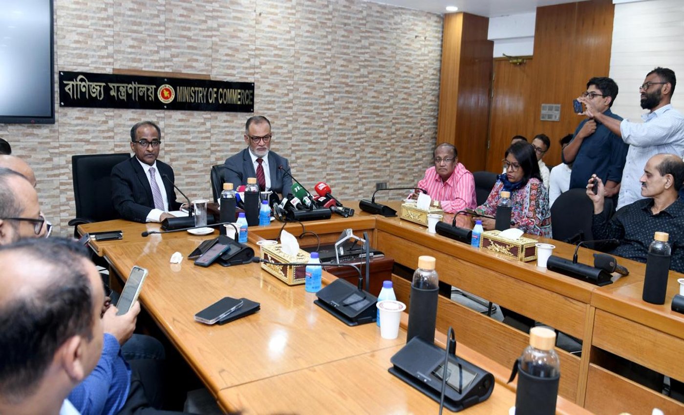 চলতি সপ্তাহে পেঁয়াজের দাম না কমলে আমদানি: বাণিজ্য উপদেষ্টা