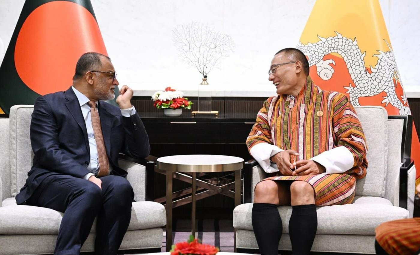 ভুটানের প্রধানমন্ত্রীর সাথে বাংলাদেশ বাণিজ্য উপদেষ্টার দ্বিপাক্ষিক বৈঠক