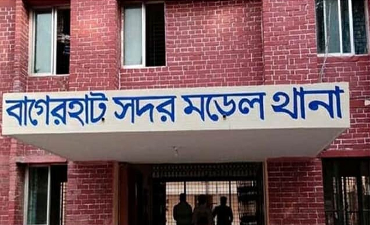 বাগেরহাটে দিন দুপুরে প্রকাশ্যে অস্ত্র ঠেকিয়ে ছিনতাইয়ের অভিযোগ
