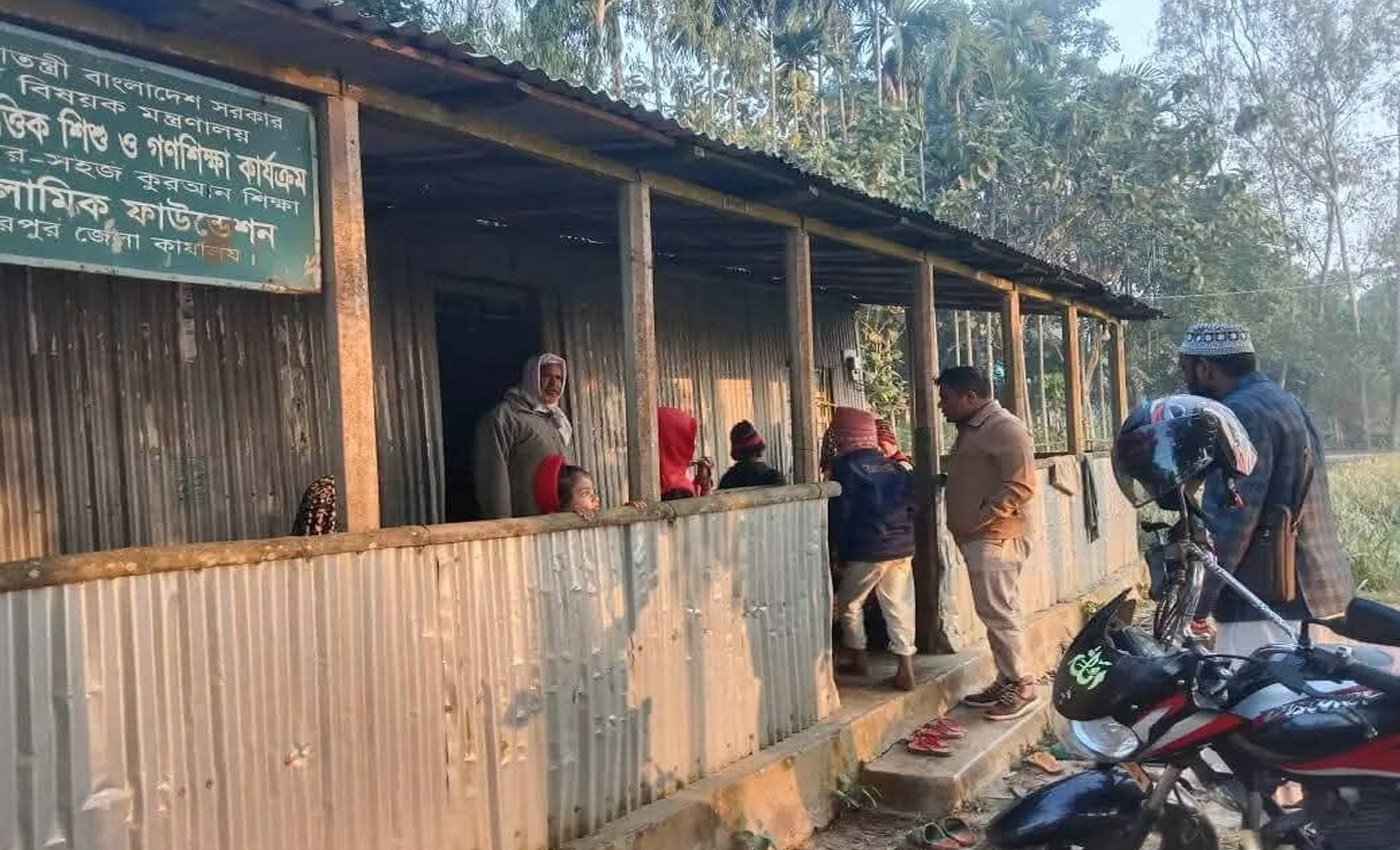 ঝিনাইগাতীতে ইউএনও’র মসজিদভিত্তিক শিশু ও গণশিক্ষা কেন্দ্র পরিদর্শন